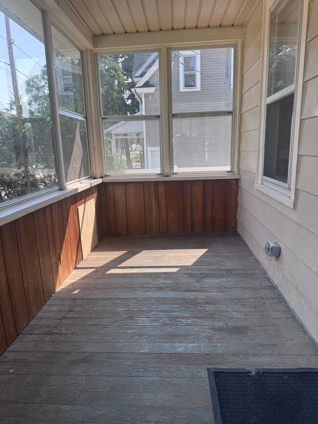 Building Photo - 2BD/1BA Single Family Home near Downtown Fond Du Lac!