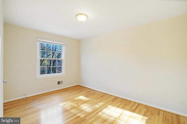 Building Photo - 4339 Cedarlake Ct