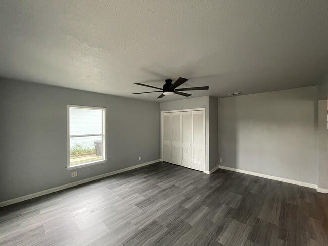 Building Photo - 258 Cresham Dr