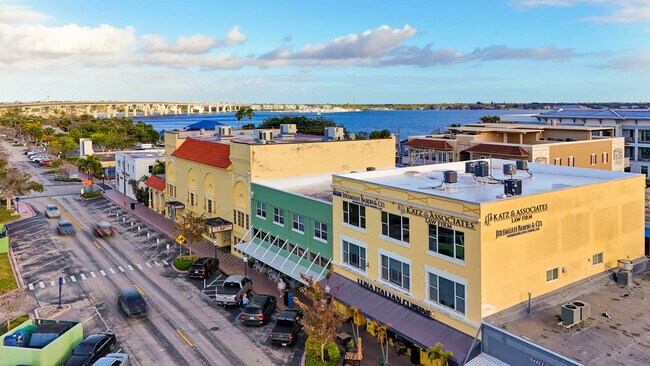 Building Photo - 513 SW Ocean Blvd