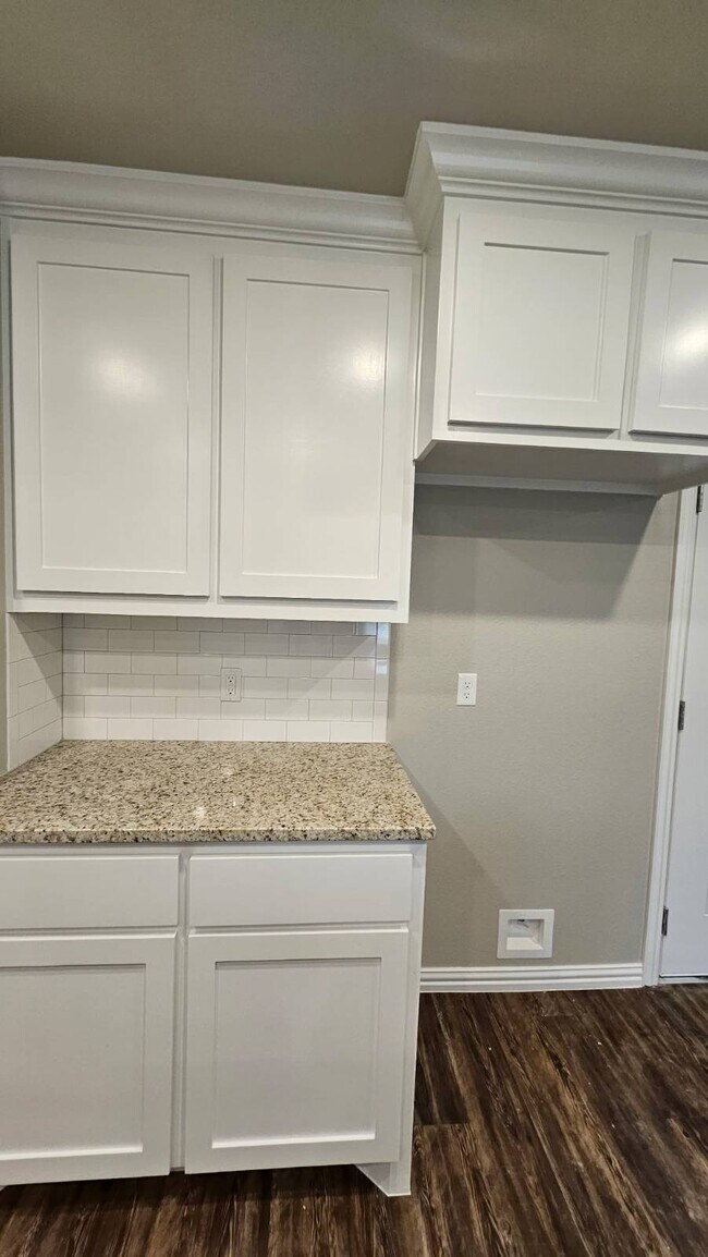 Building Photo - 514 Sweet Pea Ln