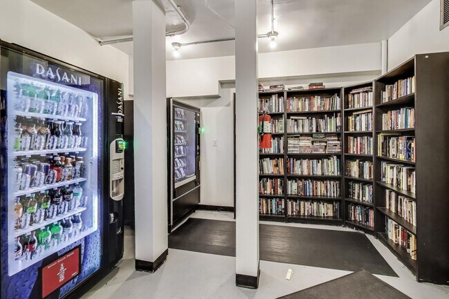 Building Photo - 1 Scott Cir NW