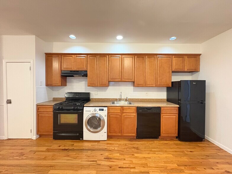 Building Photo - 400 Woodlawn Ave