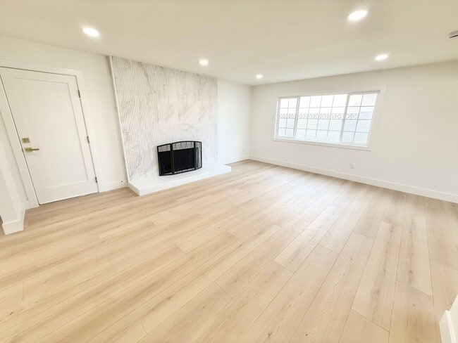 Building Photo - Fully Renovated Luxury Anaheim Residence | 4 Bed + 3.5 Bath | Dual Primary Suites |