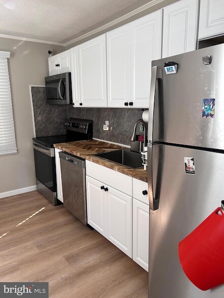 Building Photo - 145 Wilson St