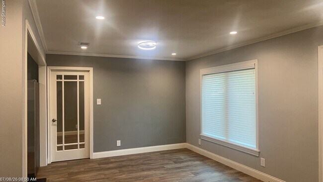 Building Photo - 104 Varsity Cir