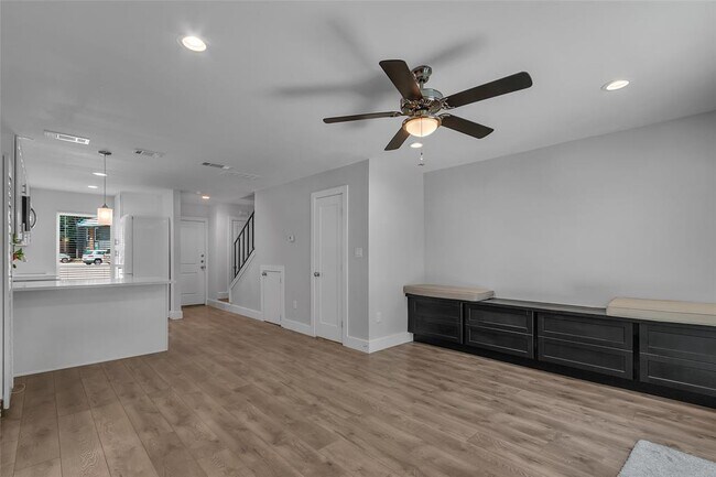 Building Photo - 3812 Southway Dr