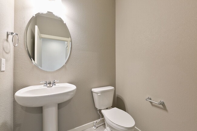 Building Photo - 1939 Knobby Pine Dr