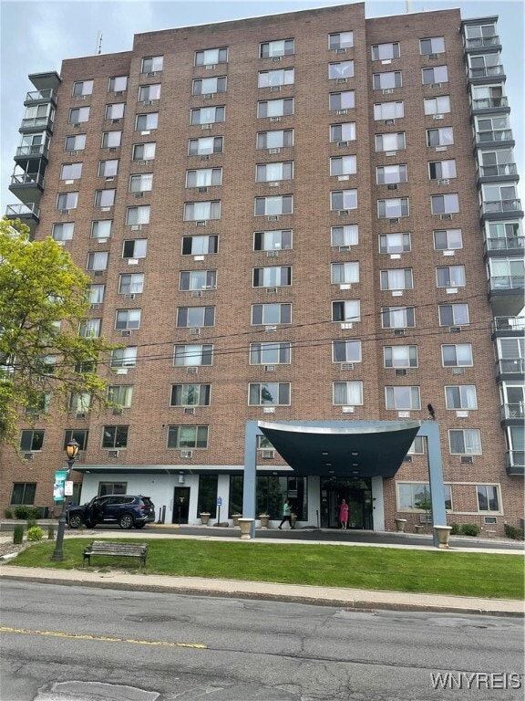 Primary Photo - 151 Buffalo Ave