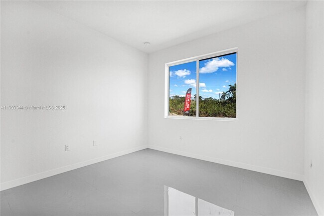 Building Photo - 22555 SW 125th Ave