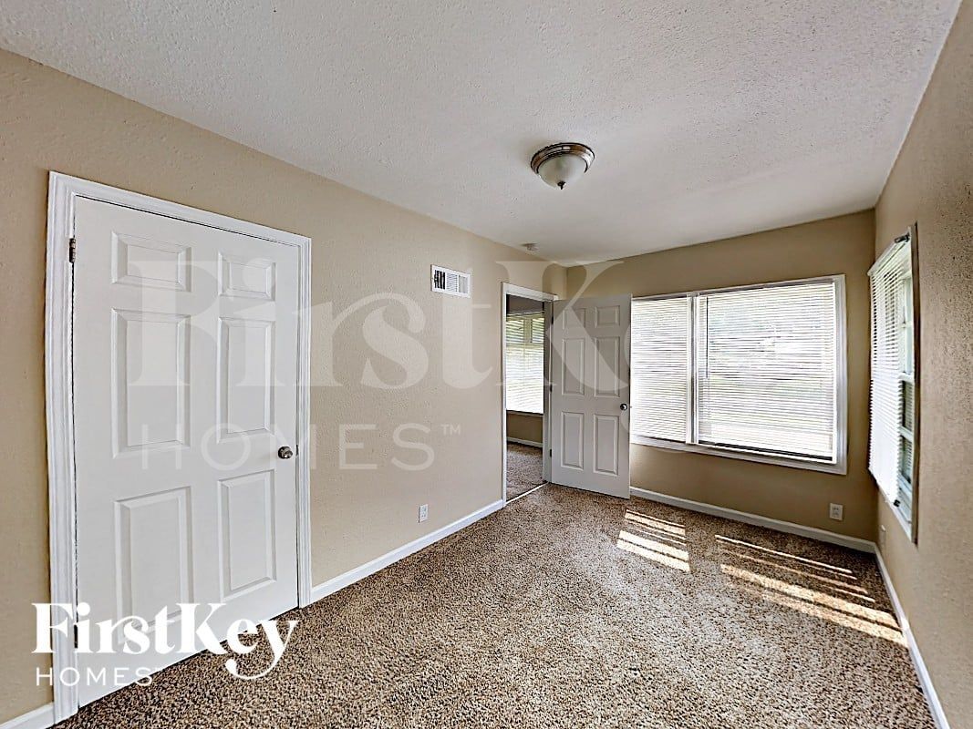 Building Photo - 815 St Jean St