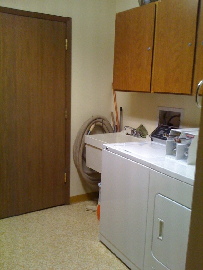 Laundry Room - 140 W 11th Ave