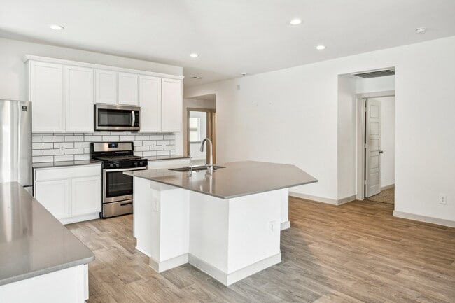 Building Photo - 8011 House bank Ln