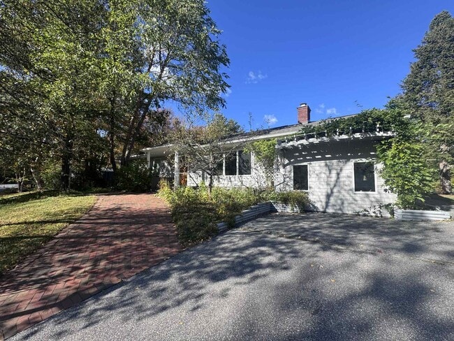 Building Photo - 3BR RANCH BRUNSWICK SEASONAL FURNISHED