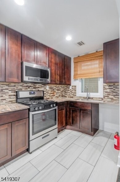 Building Photo - 860 Lyons Ave