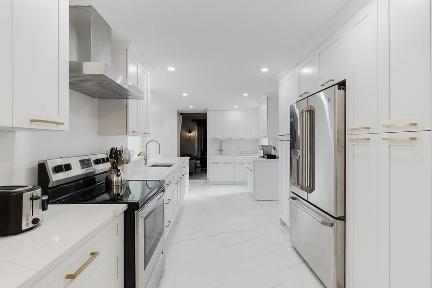 Building Photo - 64 Montebello Rd