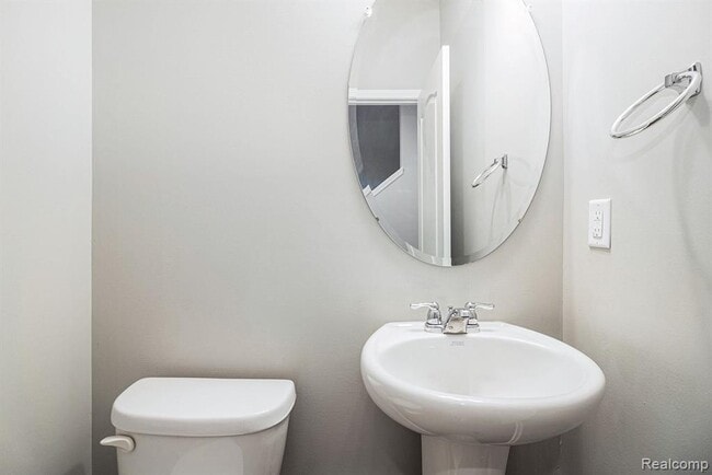 Building Photo - 43642 Chancellor Ln