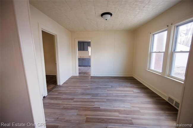 Building Photo - 8242 Maxwell Ave