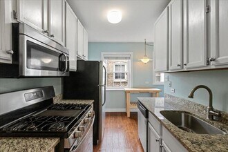 Building Photo - 2 bedroom in Chicago IL 60660