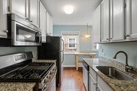 Building Photo - 2 bedroom in Chicago IL 60660