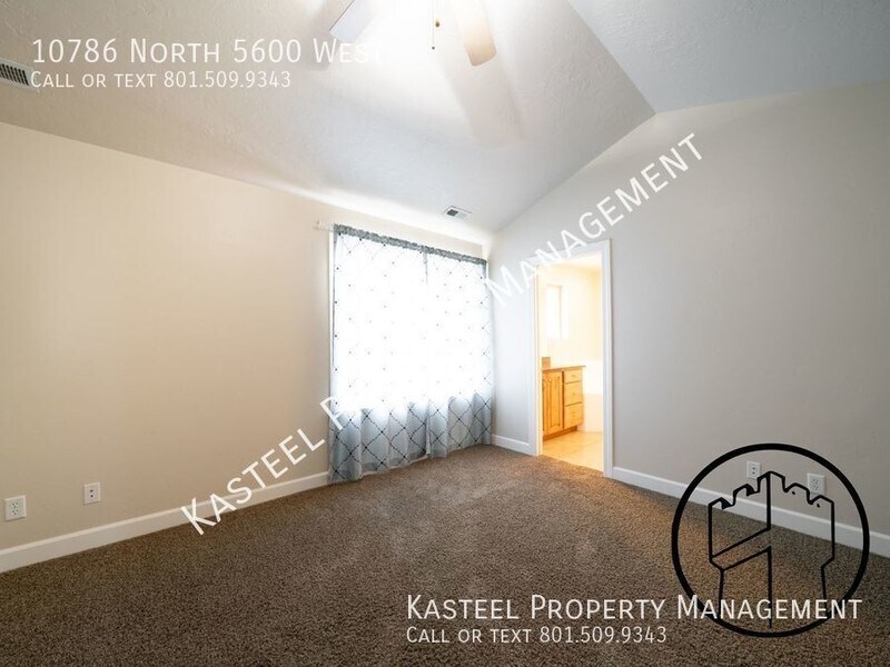 Building Photo - 10786 N 5600 W