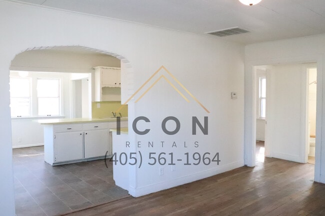 Building Photo - 146 N El Reno Ave