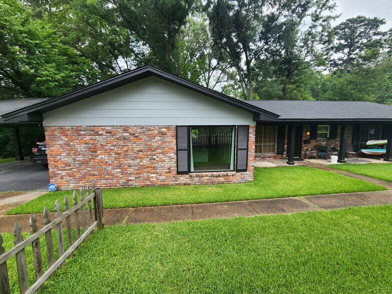 Building Photo - 4422 Ridgewood Rd