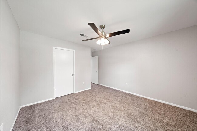 Building Photo - 6007 Claridge Dr