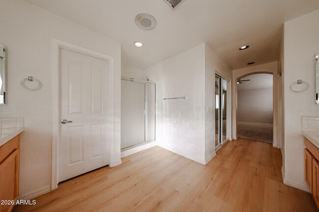 Building Photo - 5839 W Bloomfield Rd