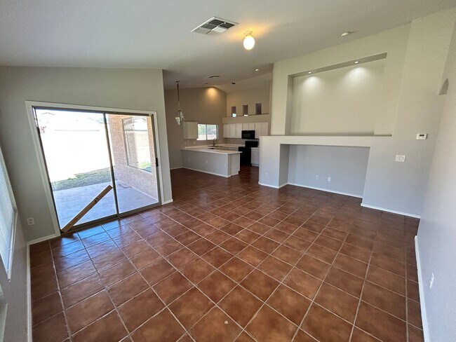 Building Photo - Spacious 3Bd 2 Ba Home In Litchfield Park ...
