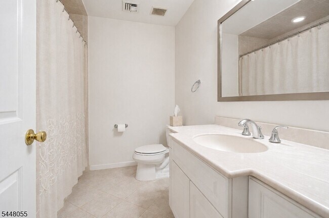 Building Photo - 606 Park Pl