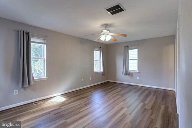 Building Photo - Stunning Waterfront 3bd/2.5ba in Glen Burnie with Deep-water Boat Dock, CAC, Renovated and more!