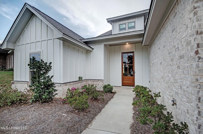 Building Photo - 117 Southern Oak Wy