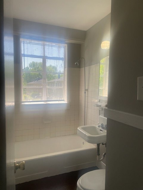 Building Photo - "Charming 2-Bedroom Retreat with Spacious ...