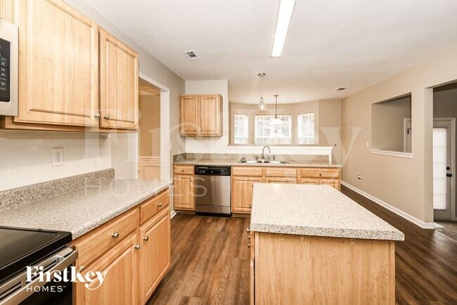 Building Photo - 128 Madelia Pl