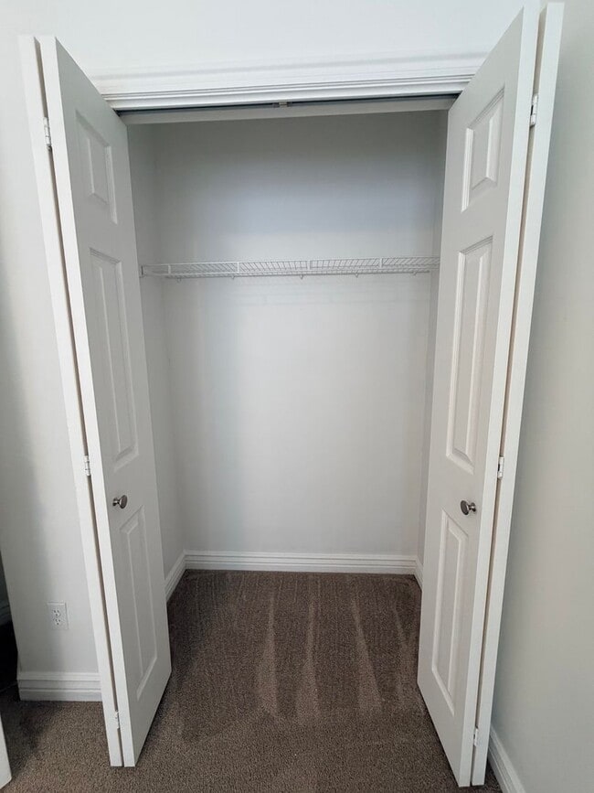 Building Photo - PAY NOTHING UNTIL AUGUST 1ST- 3 Bed, 2.5 Bath Townhome in Pleasant Grove