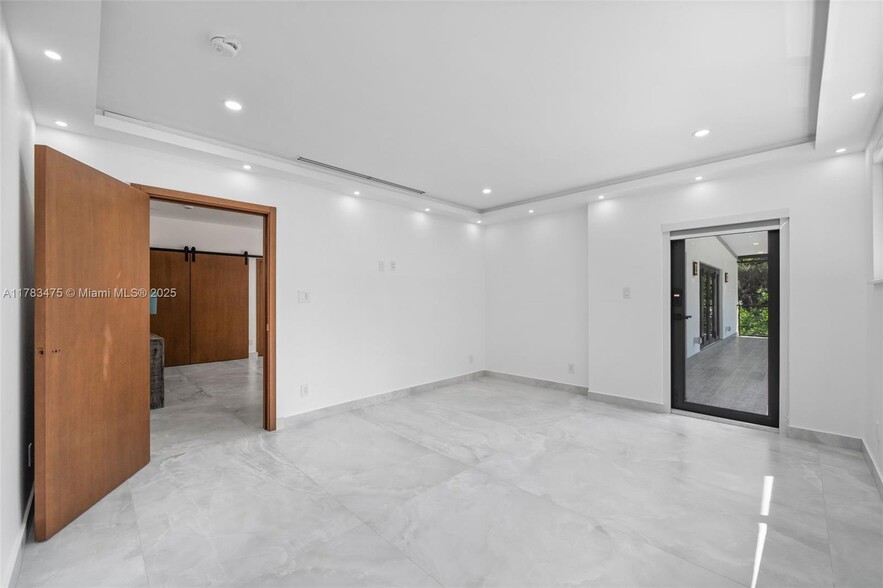 Building Photo - 3000 Riverland Rd
