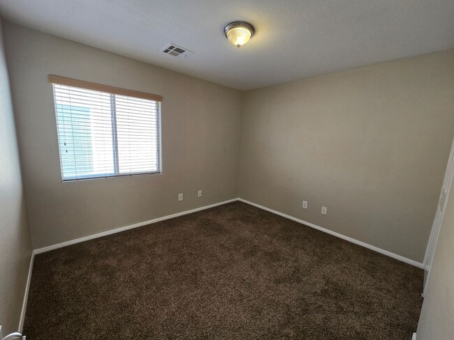 Building Photo - A Stunning 3 Bedroom Home in Henderson