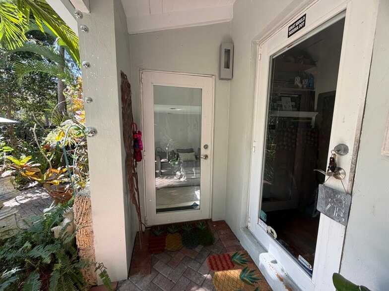 Front door to efficiency - 2539 Swanson Ave