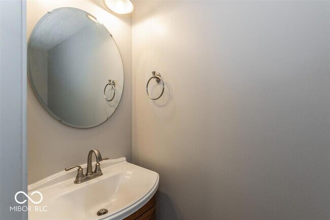 Building Photo - 10686 Trailwood Dr