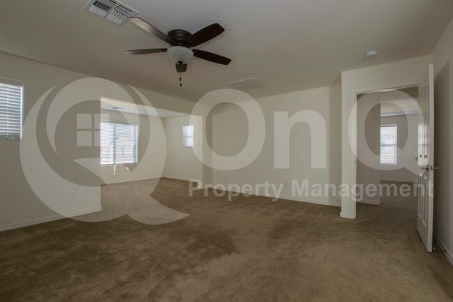Building Photo - 1120 E Blue Spruce Ln