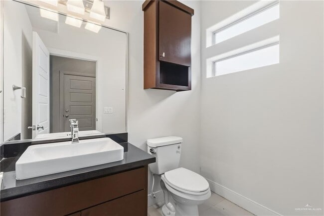 Building Photo - 16 L S Rd