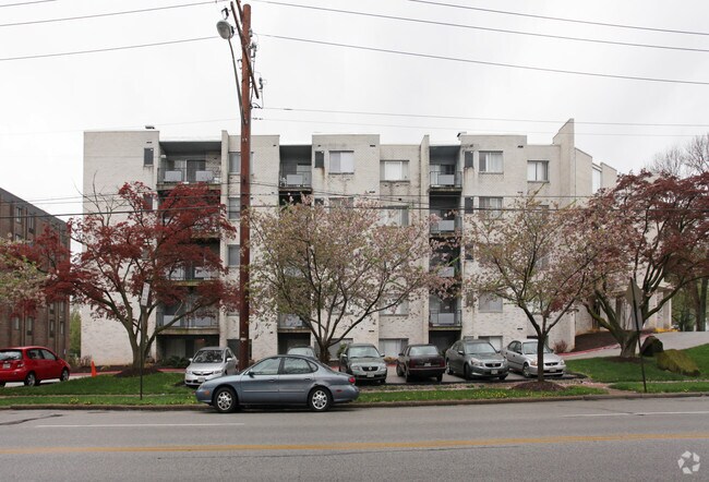 Building Photo - Knightsbridge Apartments