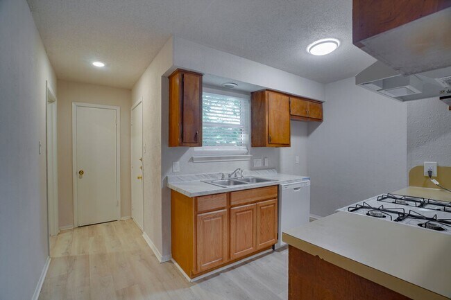 Building Photo - 1206 Westcott Dr