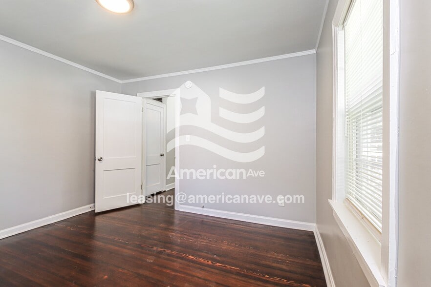 Building Photo - 4624 E 3rd St
