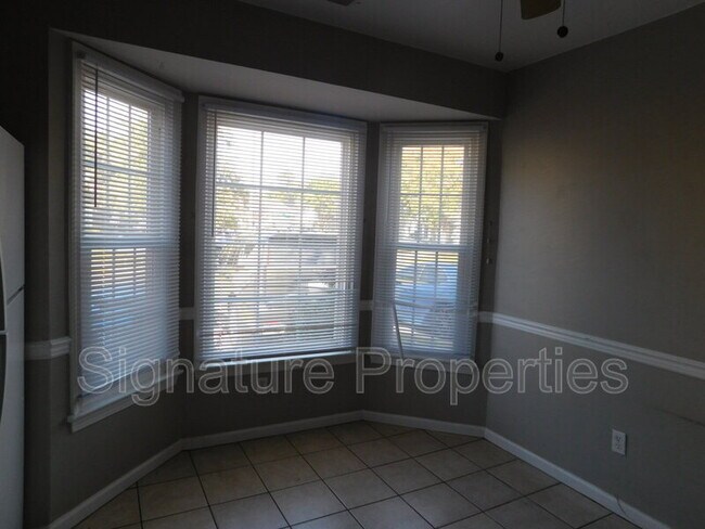 Building Photo - 5557 Old Guard Crescent