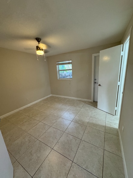 Building Photo - 700 SW 15th Ave