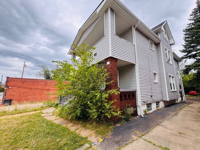 Building Photo - 4013 E 131st St