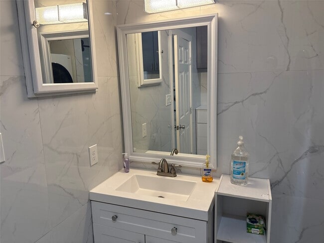 Building Photo - 3021 Gray St