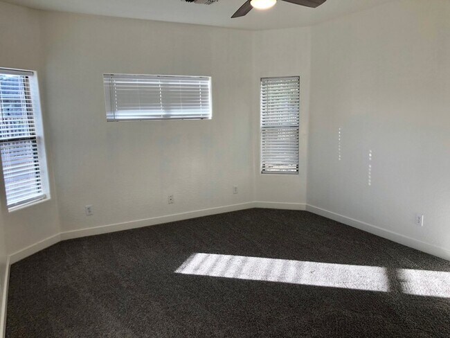 Building Photo - 3533 E Joseph Way